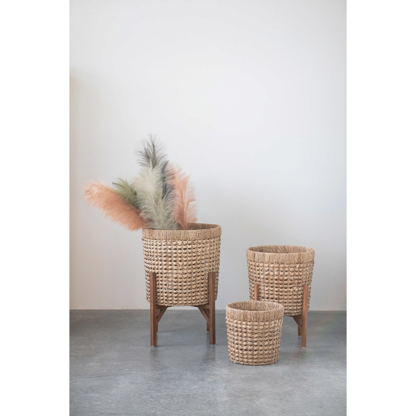 16-20in Hand-Woven Planter with Wood Stand